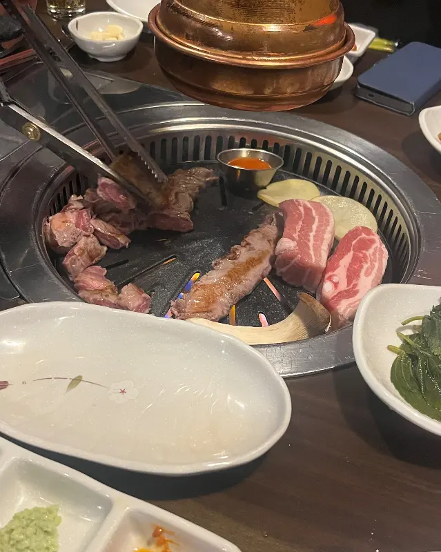 맛있게 구워진 삼겹살과 갈매기살