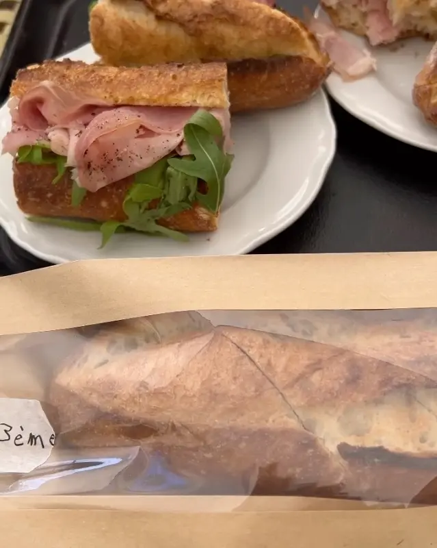 올리브 타프나드 쉬림프 샌드위치