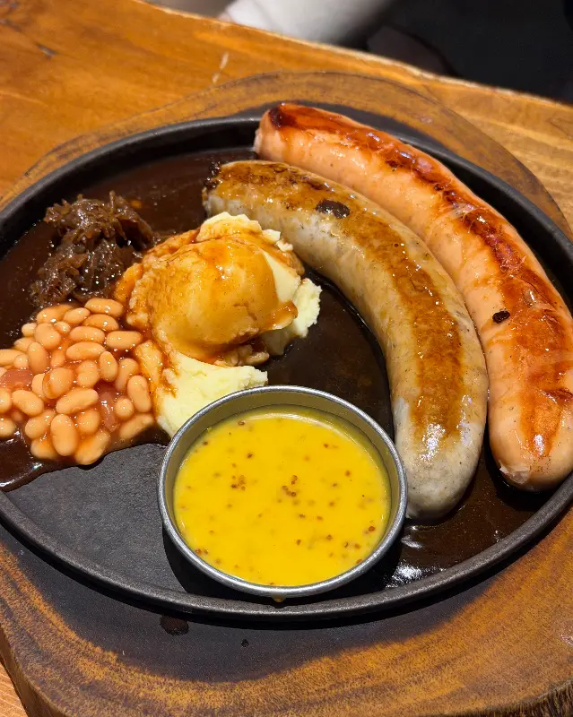 수제 흑돼지 소시지와 곁들임