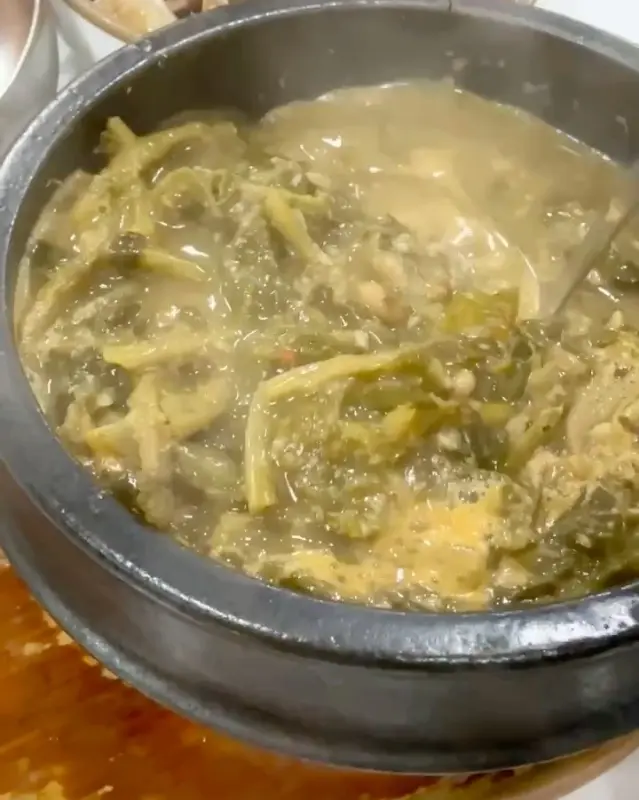 깊고 진한 맛이 일품인 시래기 청국장