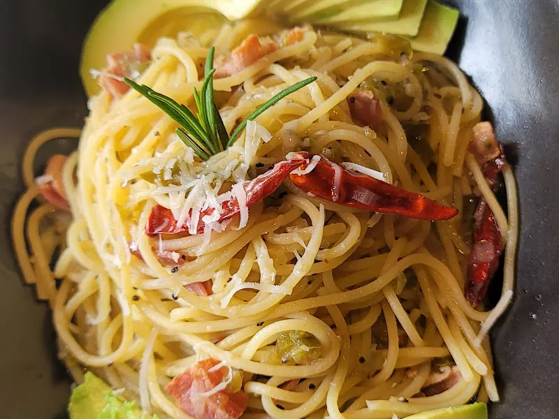 아보카도 매콤 파스타