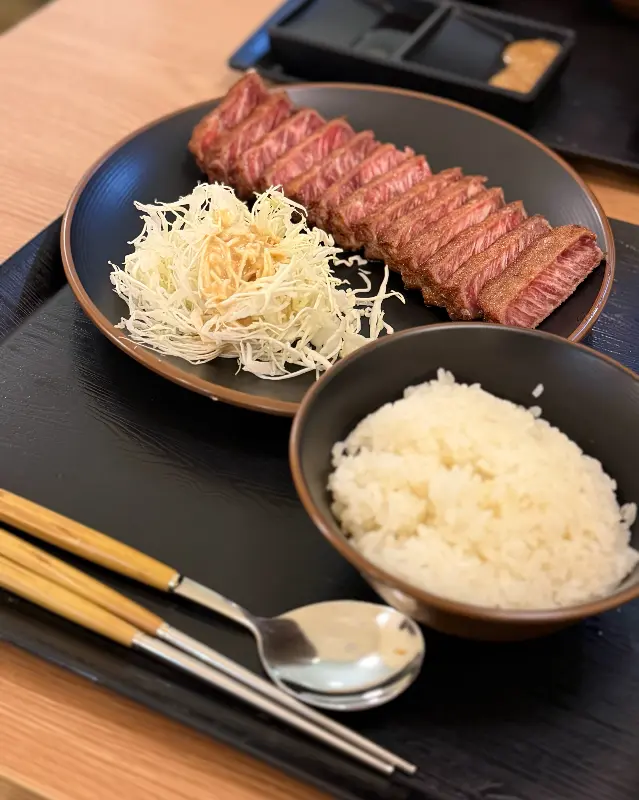 규카츠와 샐러드