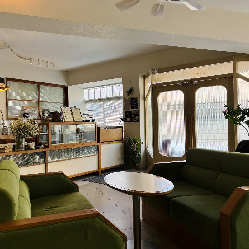 아늑한 분위기의 1층 내부