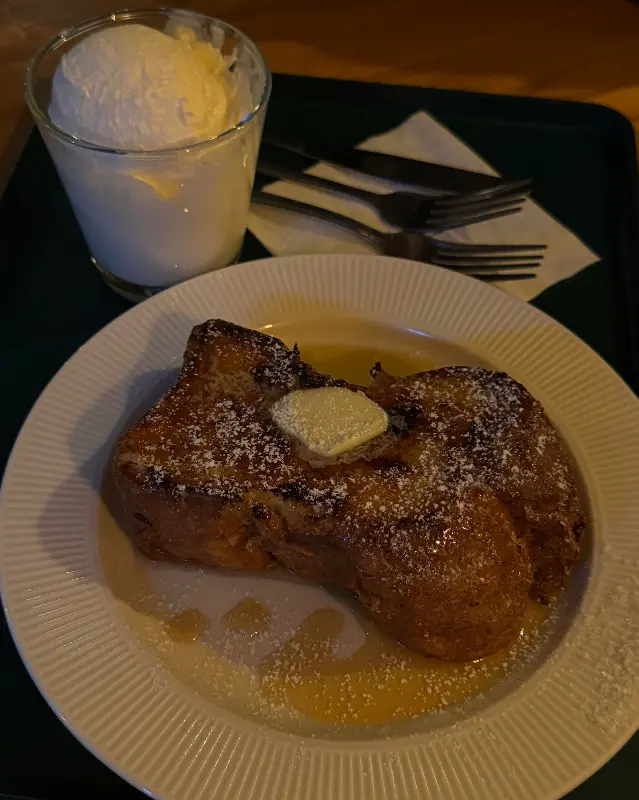 프렌치 토스트와 아이스크림