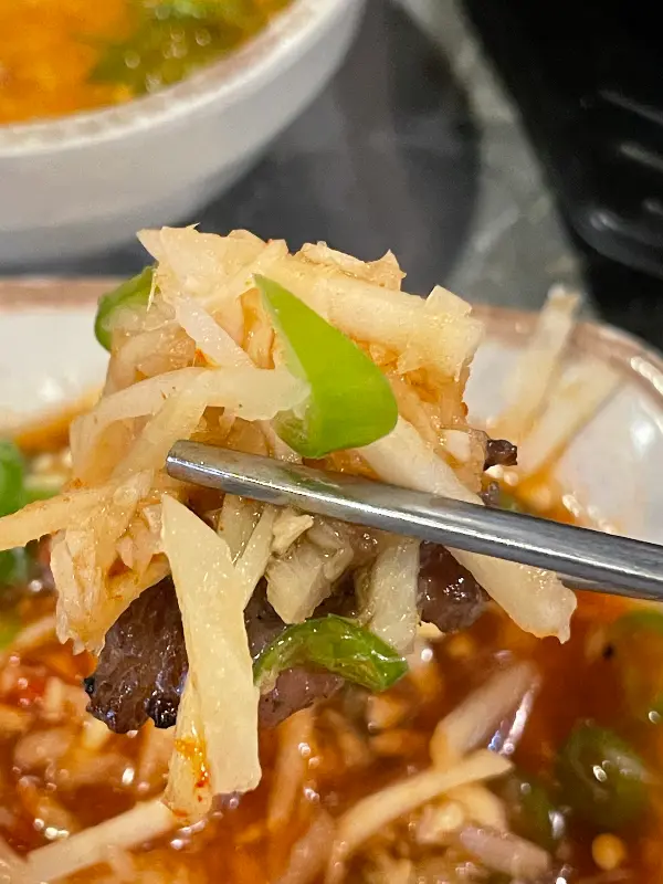 닭발 국물에 비벼먹는 밥, 상상 이상의 맛