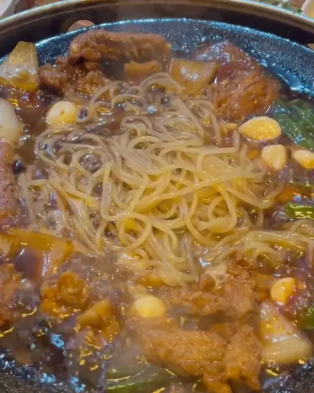 감자사리가 더해진 돼지갈비