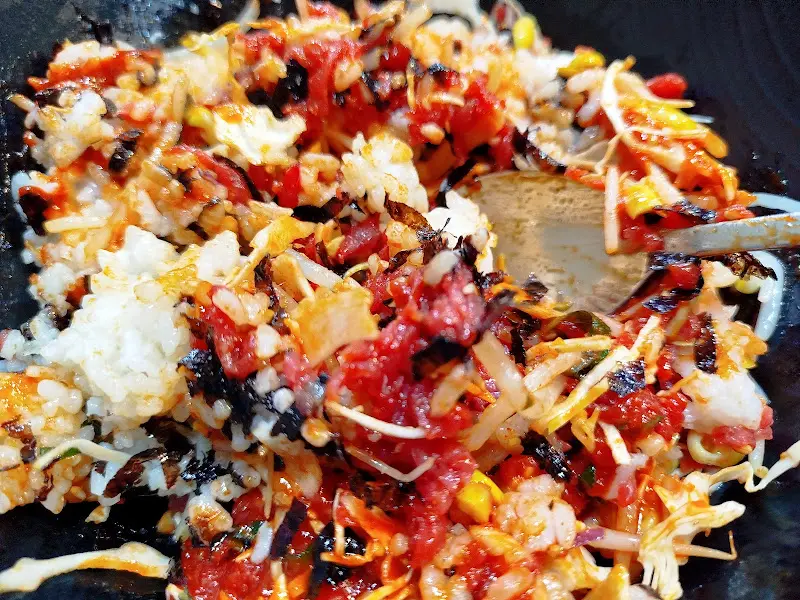 육회비빔밥 비빈 모습