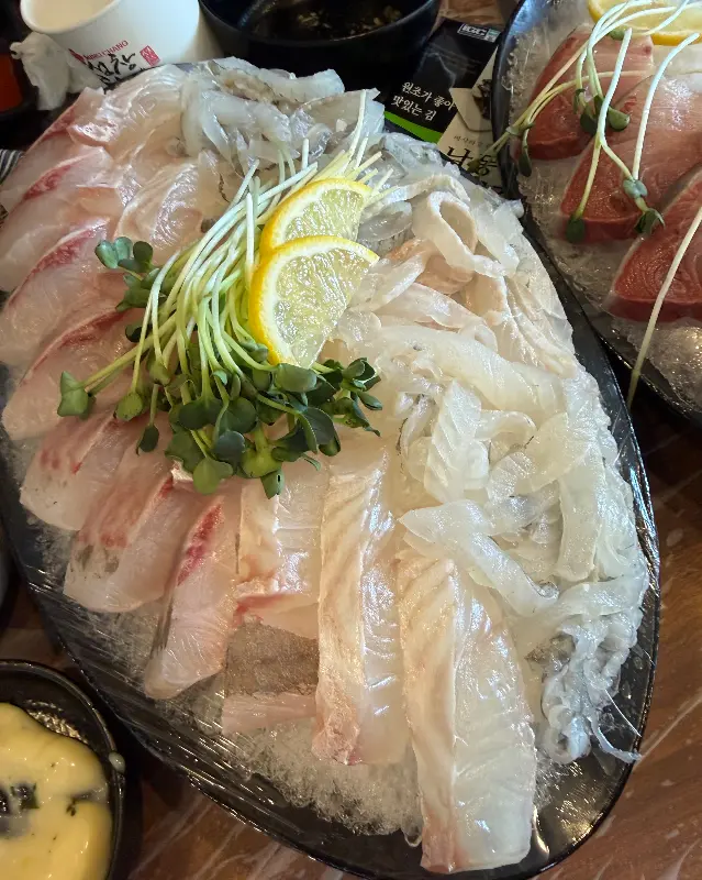 두꺼비횟집 모듬회 근접샷