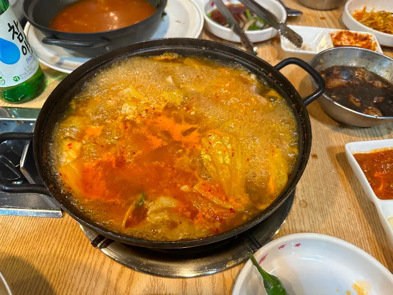 얼큰한 김치찌개의 모습