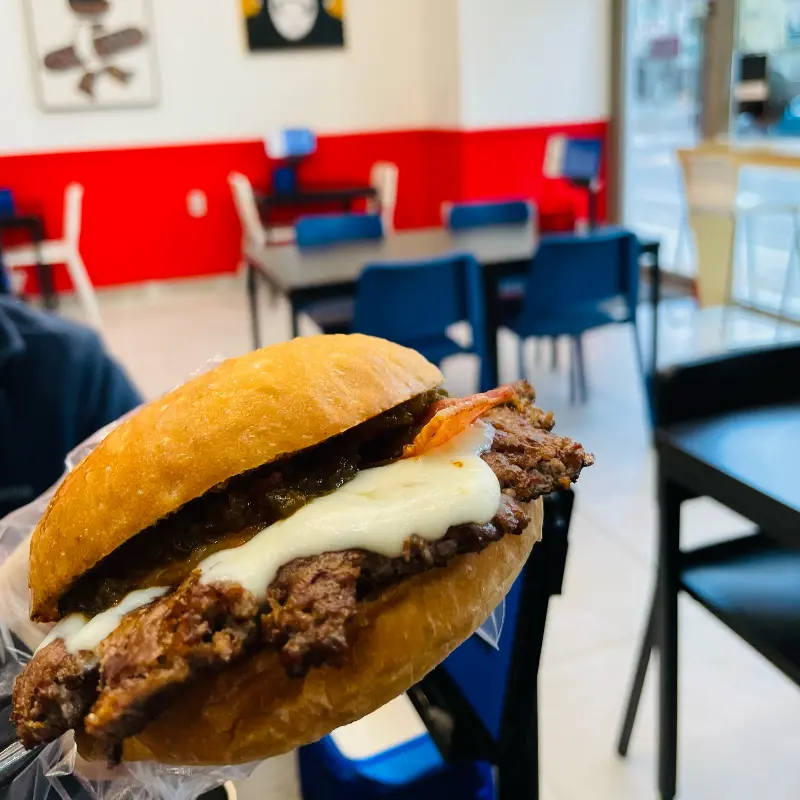 필리 치즈 스테이크 샌드위치