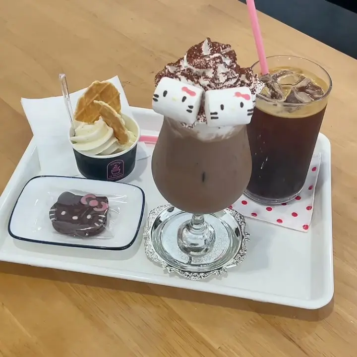 폰지카페 디저트와 음료