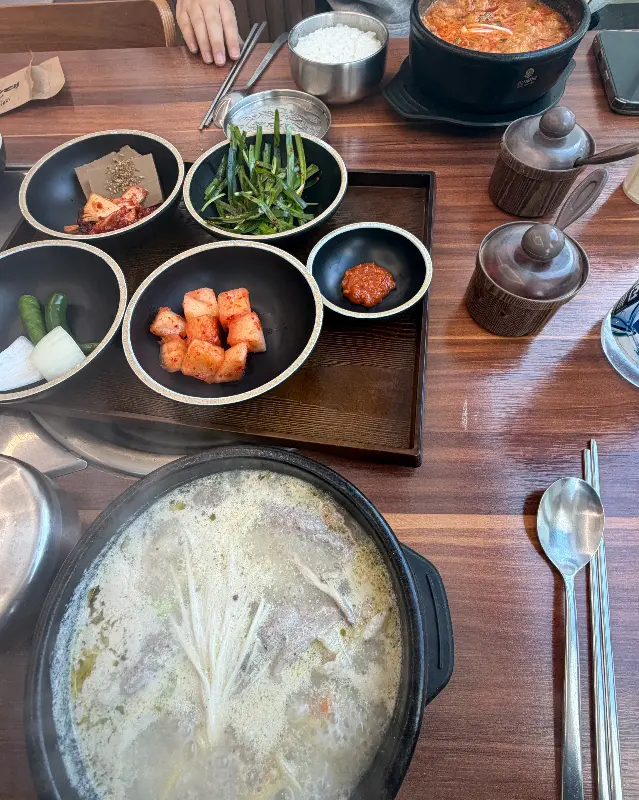 정성순대 상차림 전체 샷