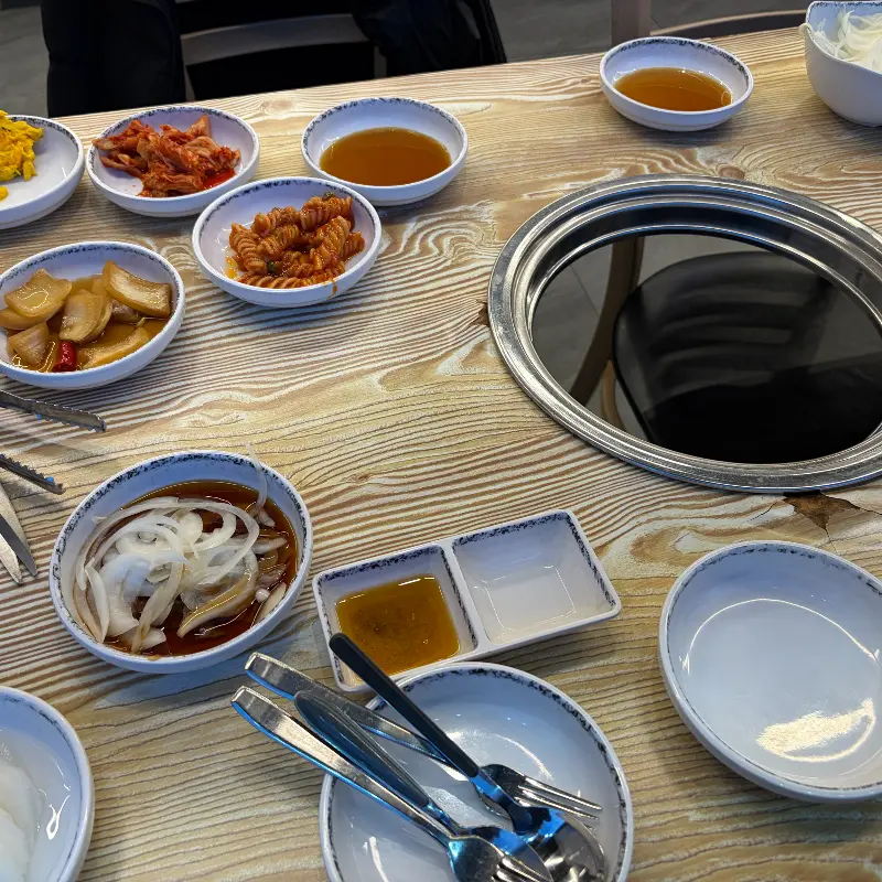 깔끔하게 정돈된 샐러드바