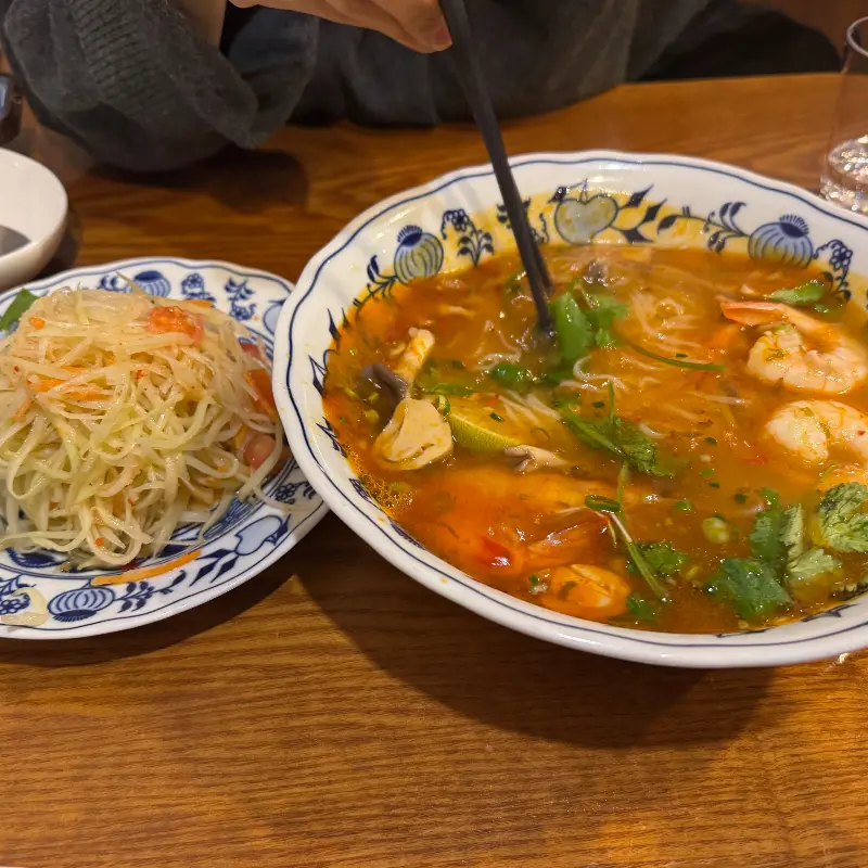 새콤함과 매콤함이 어우러진 똠얌쌀국수