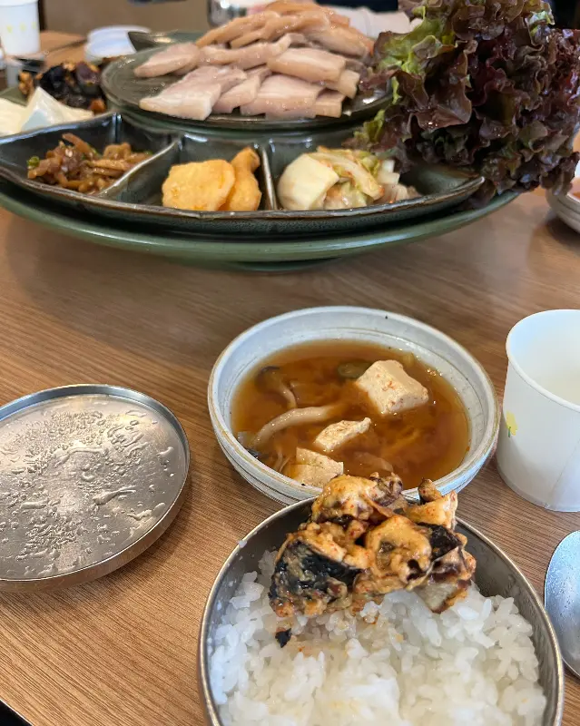 청주왕족발보쌈 상차림