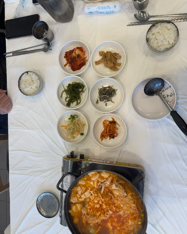 정갈하게 차려진 밑반찬