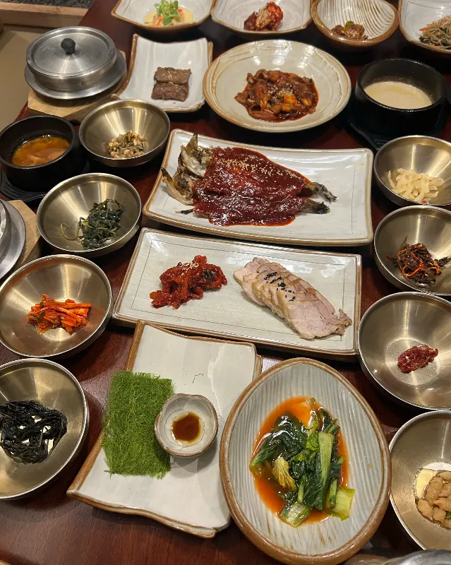 푸짐하게 차려진 보리굴비 거한상