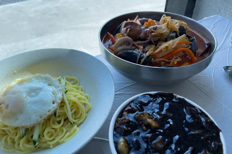 해물짬뽕과 짜장면