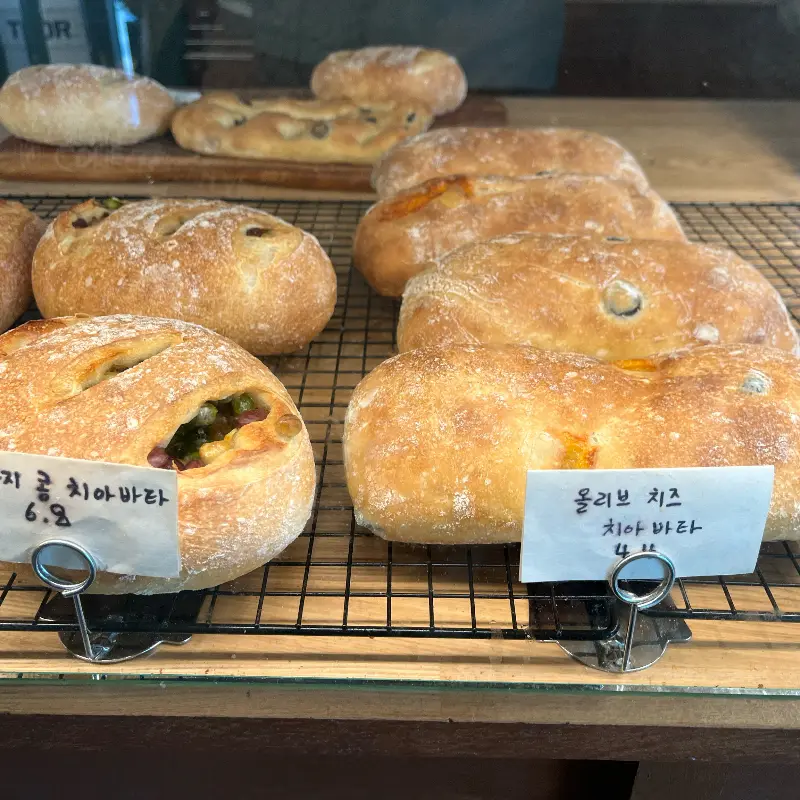 올리브 치즈 치아바타