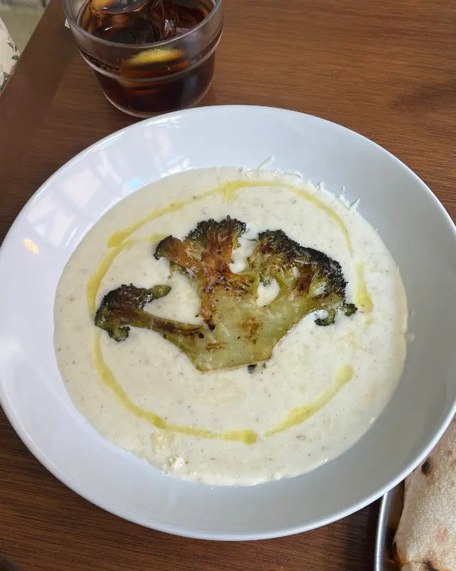 따뜻한 분위기의 러프앤도우