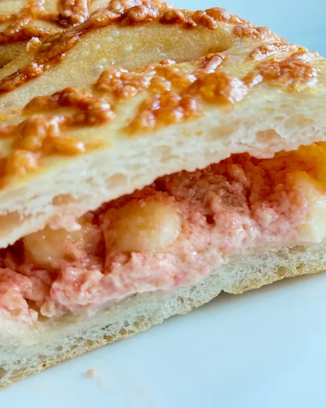 바질 토마토 브레드의 단면