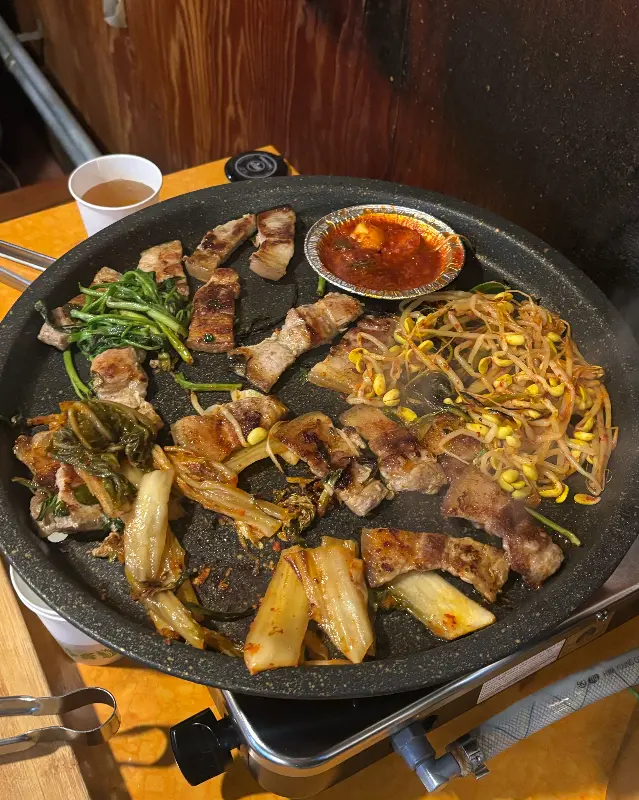 노릇하게 구워진 삼겹살