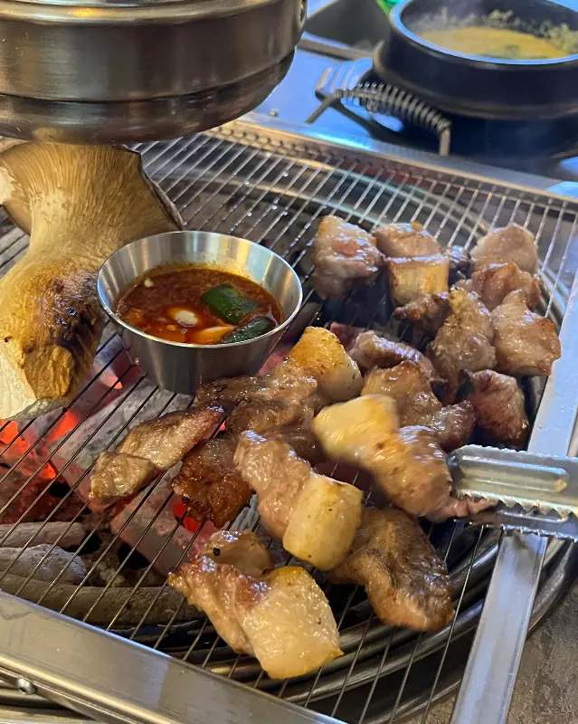 숯불 위에서 익어가는 꼬들살