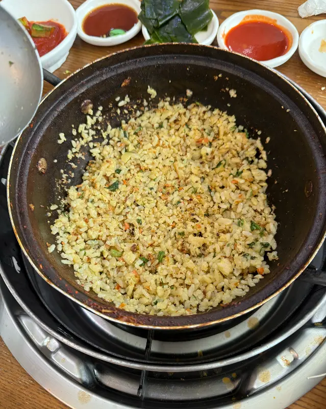 직원분이 직접 볶아주는 볶음밥