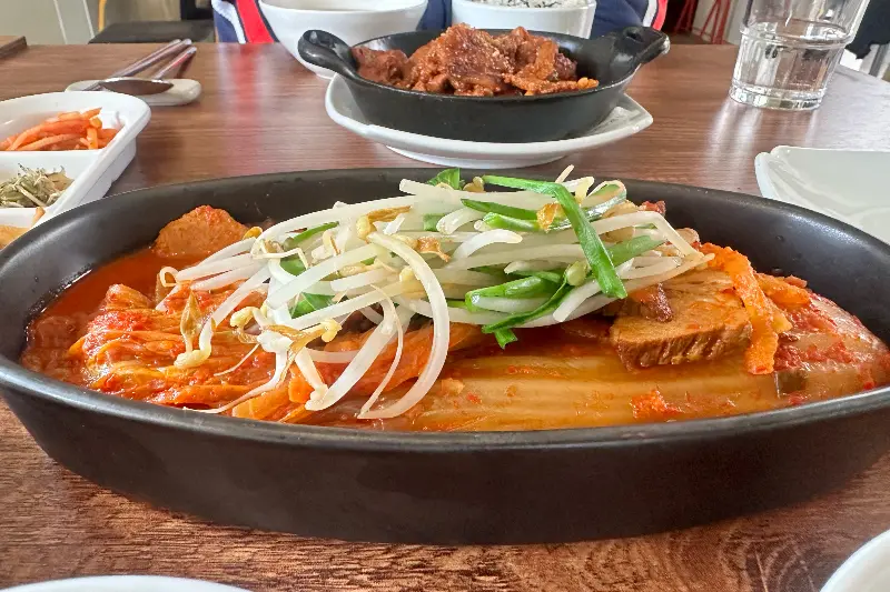 김치찜과 제육볶음
