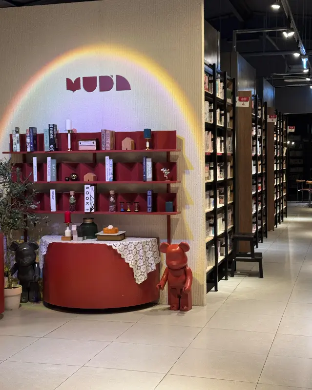 깔끔하게 정돈된 만화책들