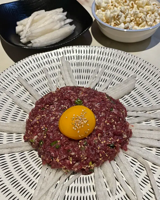 신선한 육회의 자태