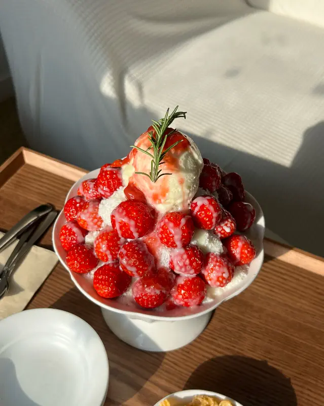 딸기빙수 디테일 샷
