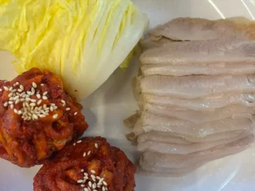 정겹고 푸근한 손맛, 신대방삼거리역 맛집 박만배아리랑보쌈에서 맛보는 고향의 맛