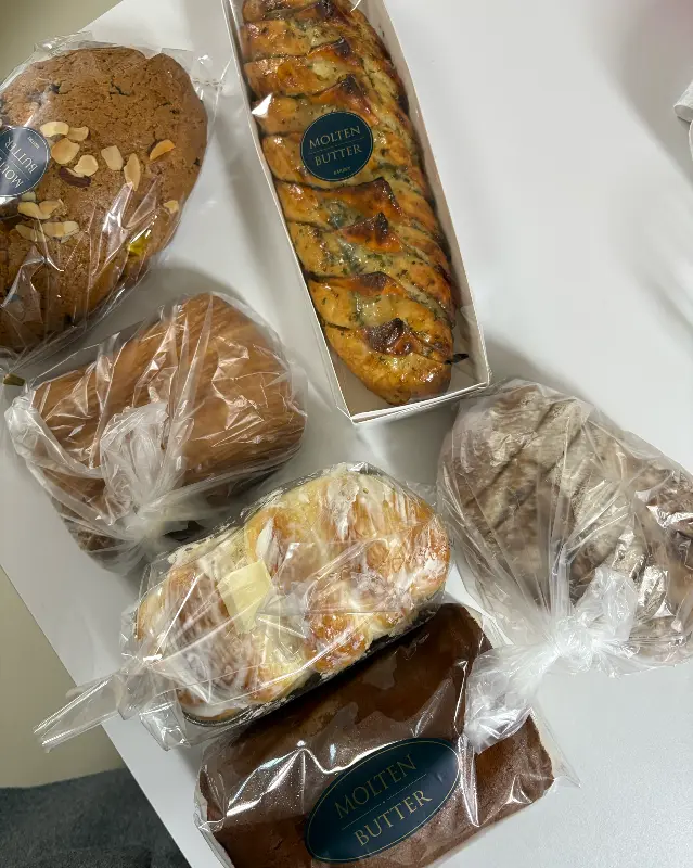 포장된 빵들의 모습