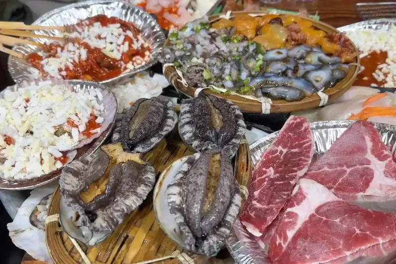 다채로운 해산물 모둠