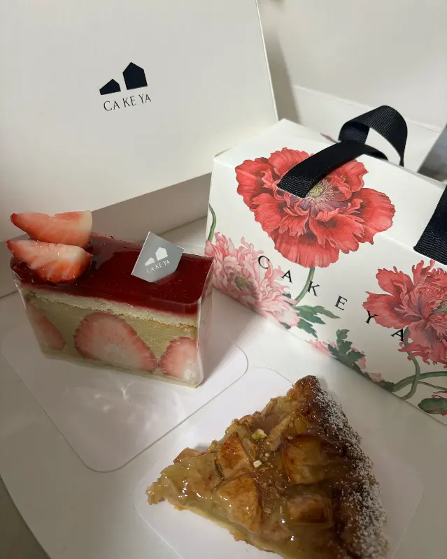 선물 포장된 케이크