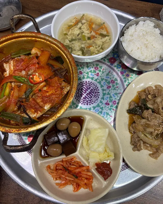 맛깔스러운 갈치조림 한 상