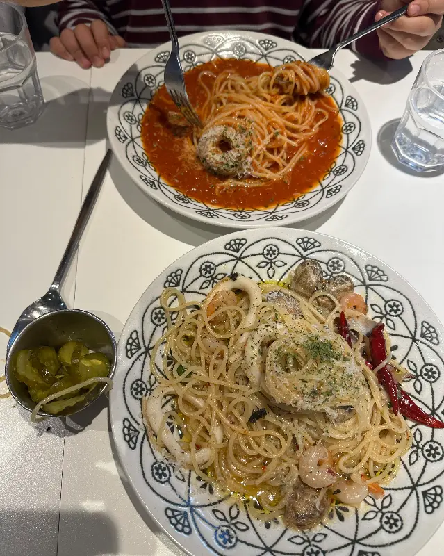 토마토 파스타와 오일 파스타