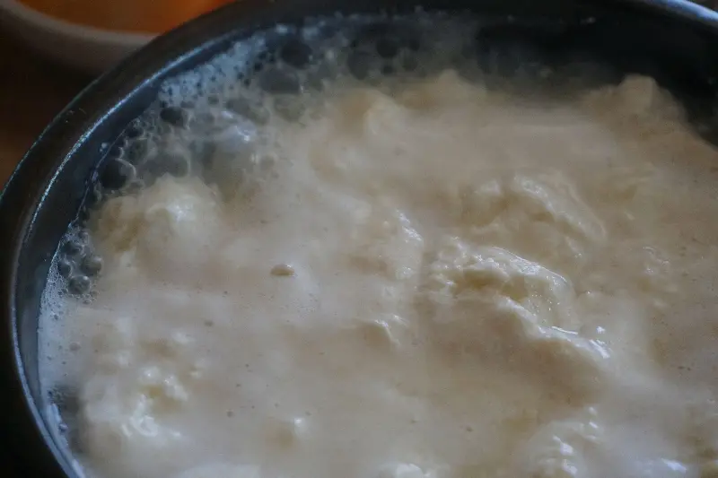 뽀얀 국물이 인상적인 맷돌순두부