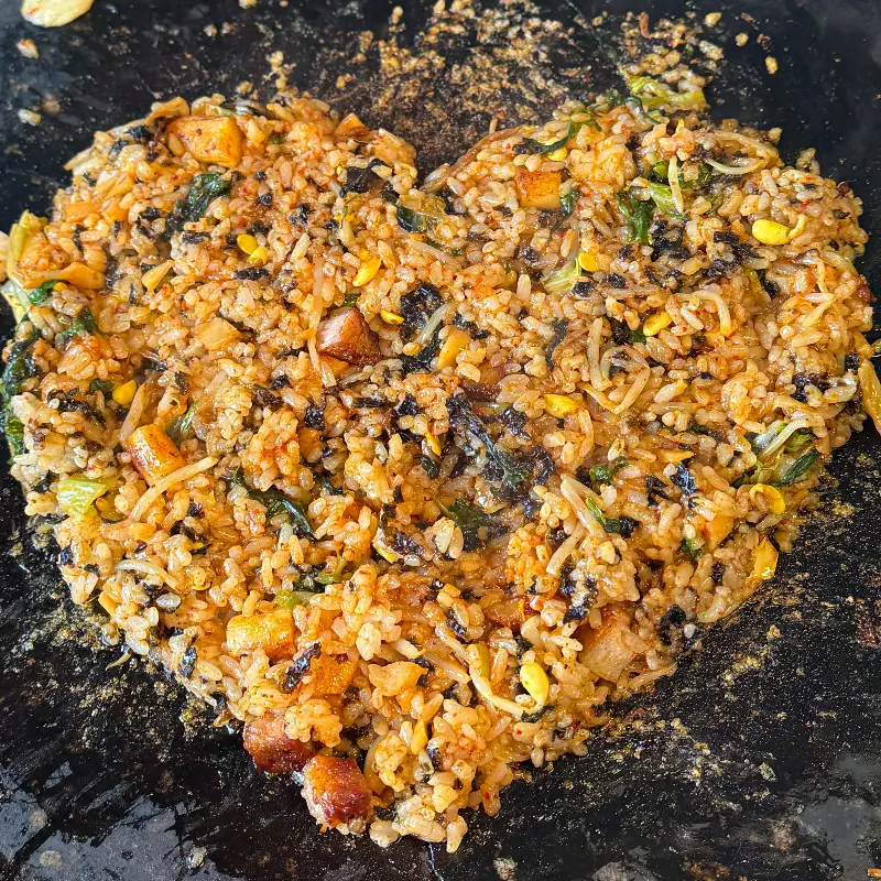 하트 모양으로 만들어진 볶음밥