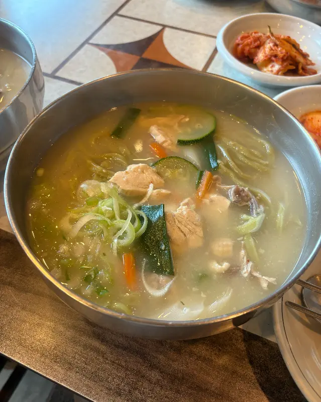 닭칼국수의 모습