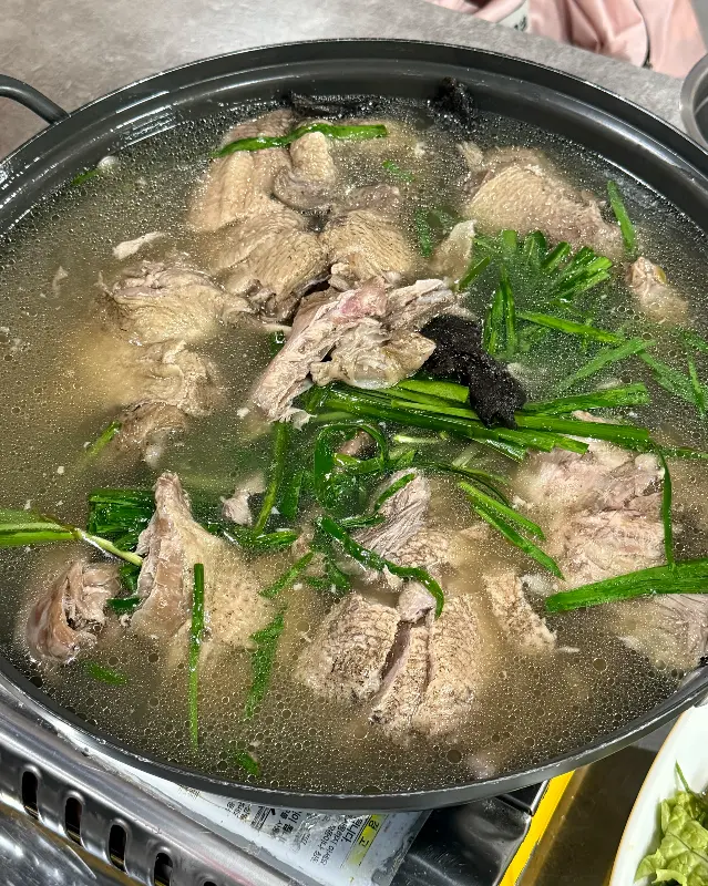 푸짐한 오리 한 상 차림