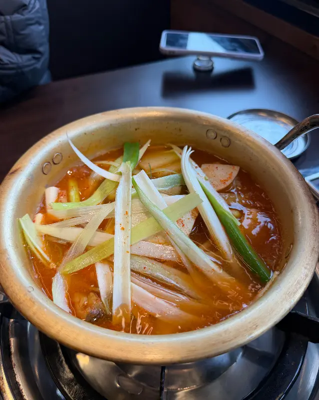 따뜻한 국물에 밥 한 공기 뚝딱, 든든한 한 끼 식사