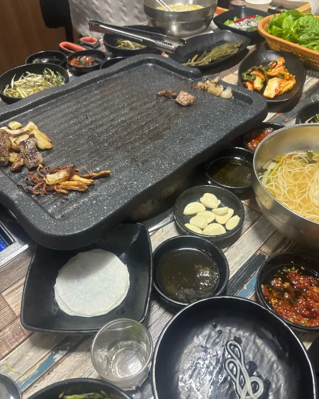 푸짐하게 차려진 상차림