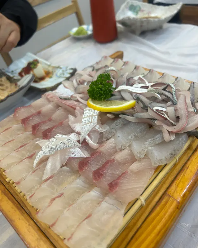 윤기가 자르르 흐르는 회