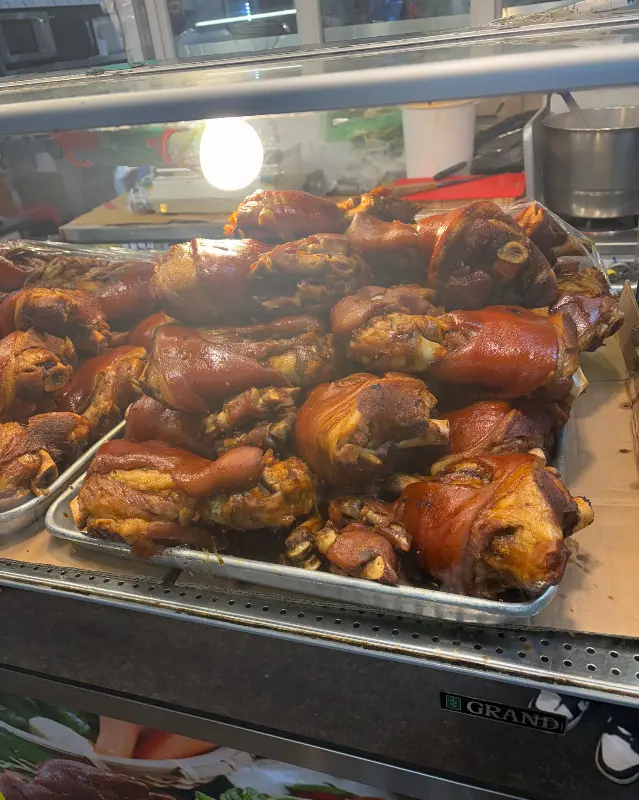 쇼케이스 안의 족발