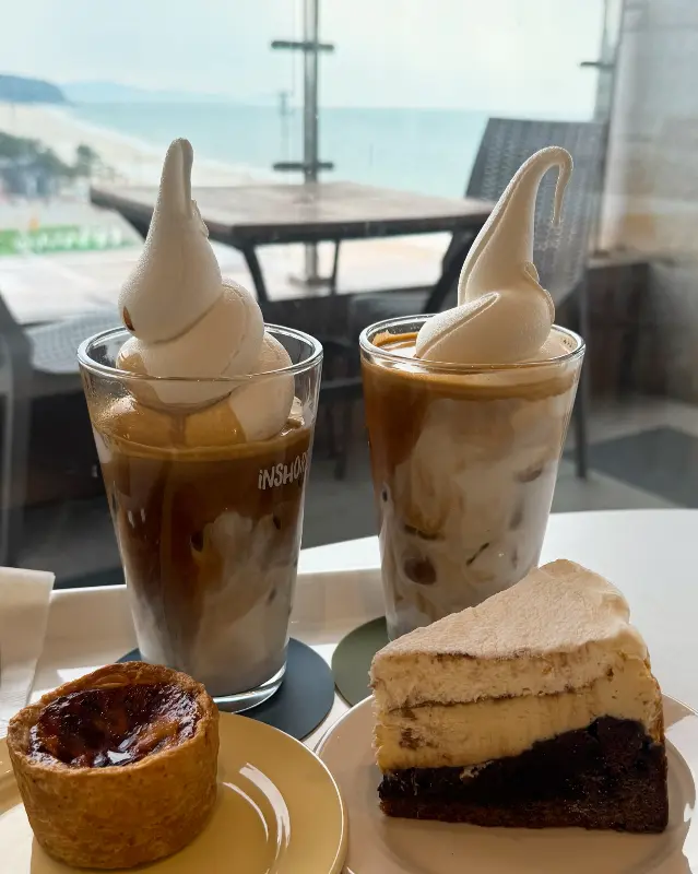 인쇼어의 시그니처 메뉴, 플로트 라떼와 디저트