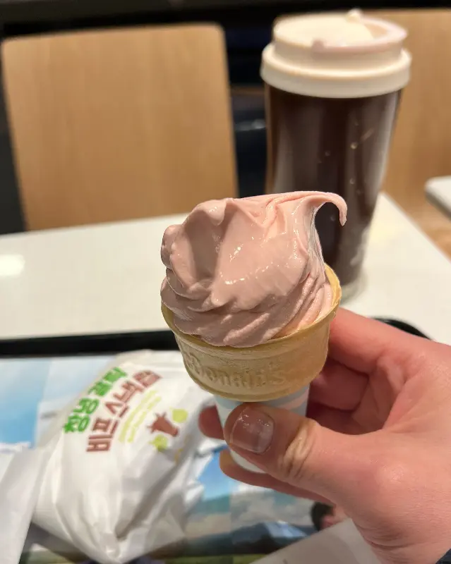 달콤한 딸기 아이스크림