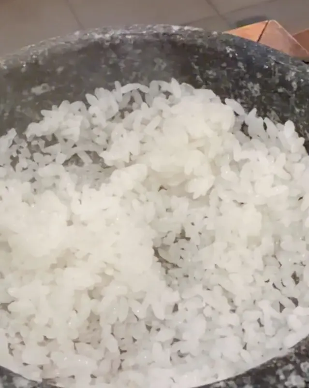 갓 지은 돌솥밥