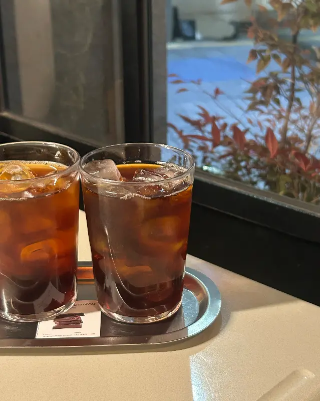 창가 좌석에서 바라본 풍경